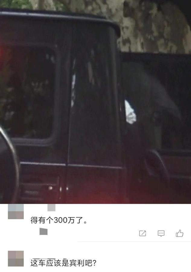 合体|郭京飞一家三口罕见合体，妻子打扮好村味，儿子正脸首曝光太像爸