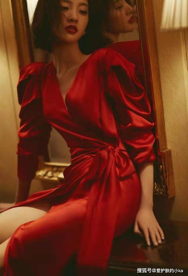 唐艺昕|唐艺昕衣品好长得甜,身穿格子裙太减龄,青春元气似少女