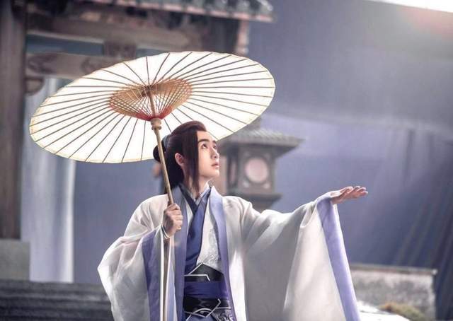 样子|男星古装撑伞造型,肖战、龚俊、宋亚轩,你最想和谁共撑一把伞?