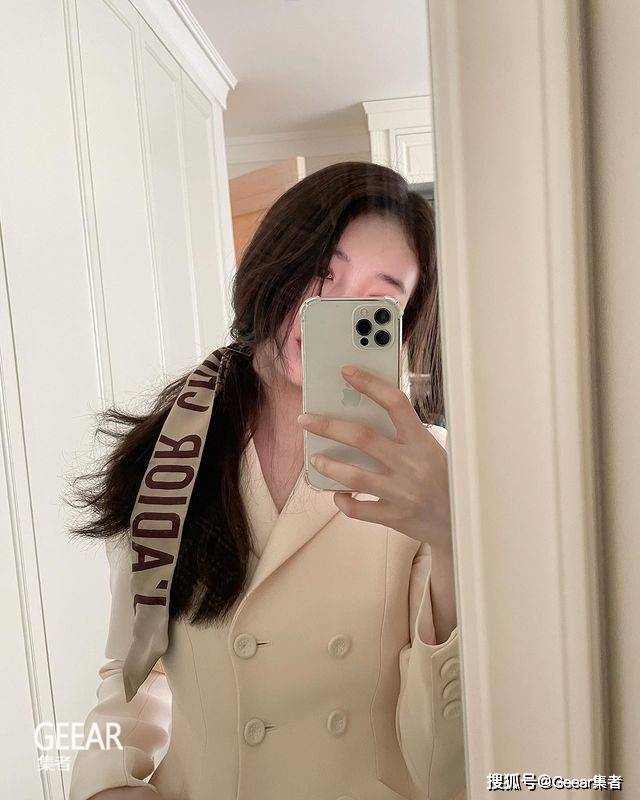配饰|Dior 2021秋冬丝巾系列登场！连Jisoo也着迷