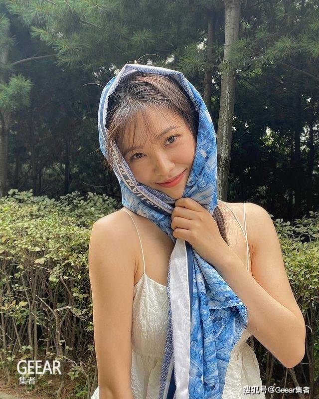 配饰|Dior 2021秋冬丝巾系列登场！连Jisoo也着迷