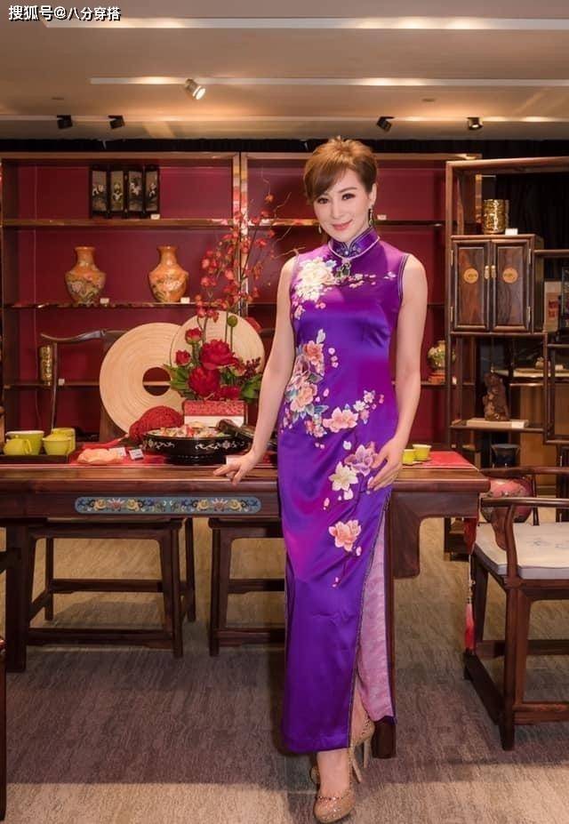 黑色|55岁罗霖真是不显老，一袭吊带连衣裙高贵典雅，身段婀娜真惹眼