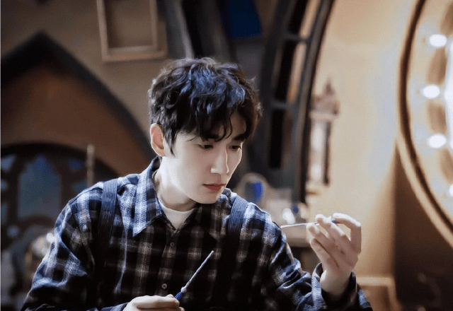 孤儿|《无限深度》还未上线，朱一龙又一部电影悄悄杀青，这资源真好