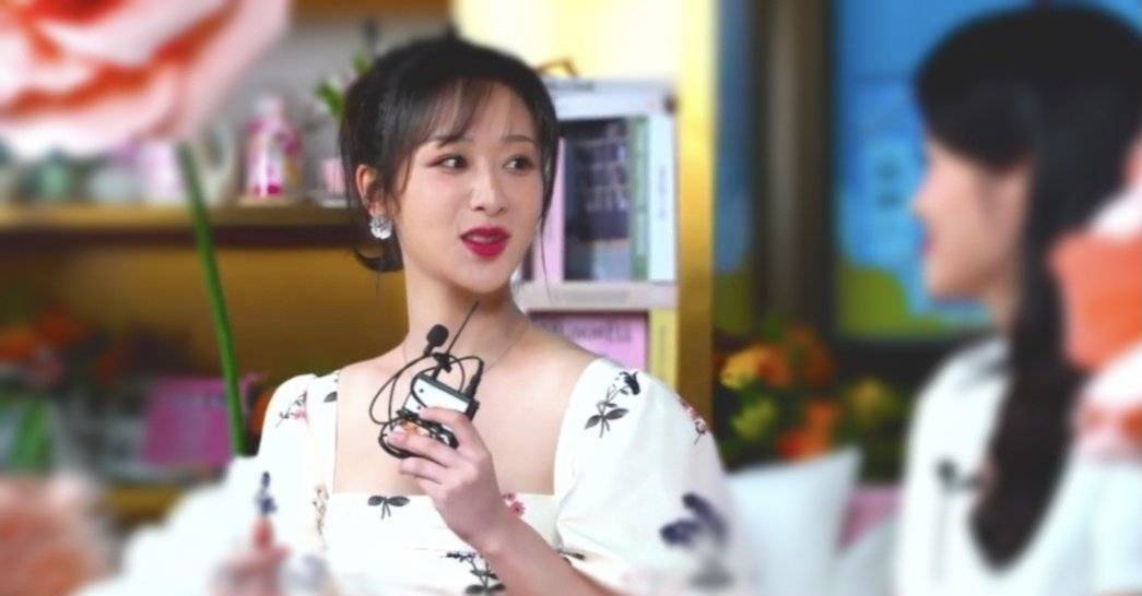 长裙|杨紫白色印花长裙照，来看看精修和生图的区别