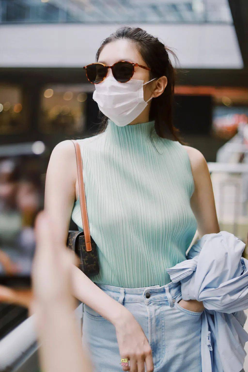 希林娜依高|穿背心格局要大,必须火辣百搭又酷又飒!