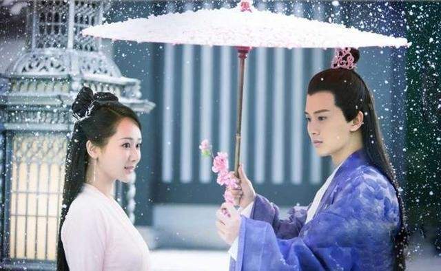 样子|男星古装撑伞造型,肖战、龚俊、宋亚轩,你最想和谁共撑一把伞?