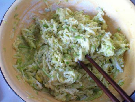 做法|春天孩子早餐吃这个，手不沾面做法简单，10分钟就上桌，家人爱吃