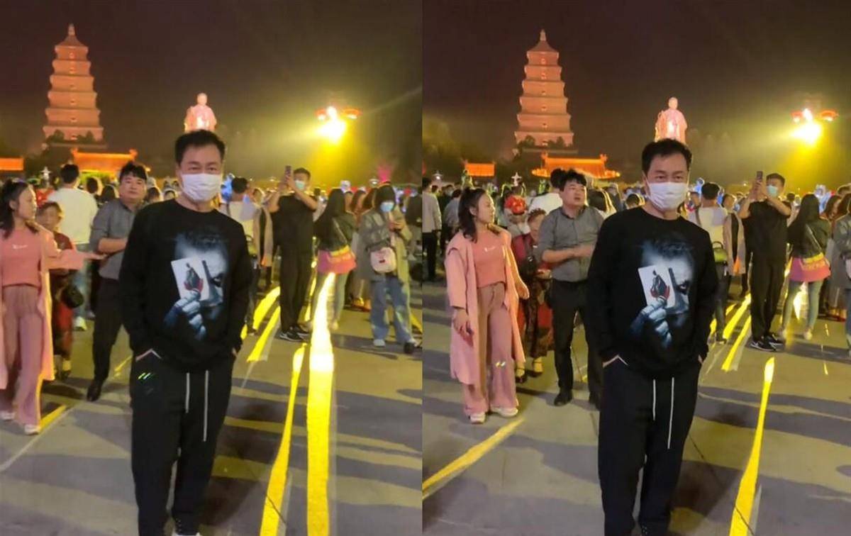 口袋|57岁黎耀祥西安游玩，穿卫衣束脚裤重游旧地，插口袋装酷姿势太帅