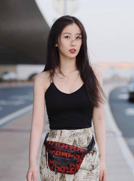 初恋|拥有初恋脸的美女，这个干净的样子太迷人了