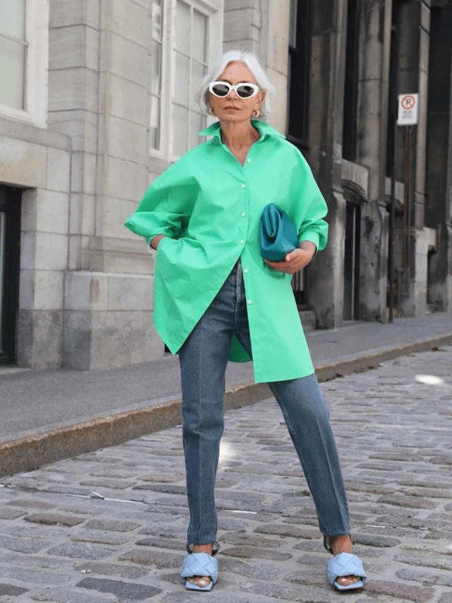 颜色|60岁上海奶奶才不服老，背带裤配马丁靴好时髦，一头白发更显气质