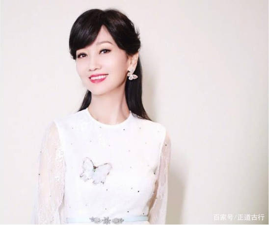 生活|岁月从不败美人，66岁老人因颜值走红，网友：童话中的公主？
