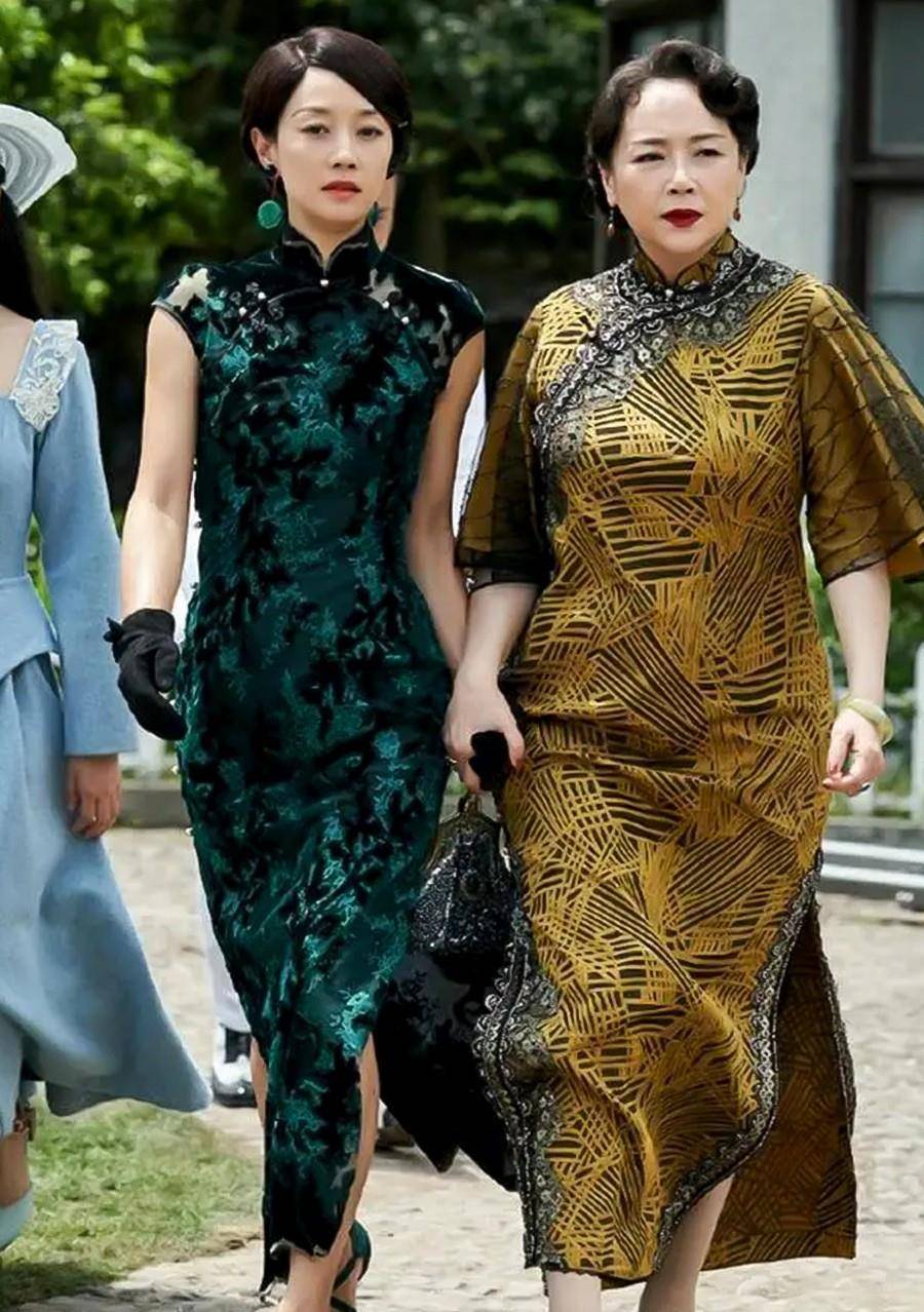 马伊琍|马伊琍造型突破！穿网纱旗袍优雅浪漫显曲线，奔五身材女人味十足