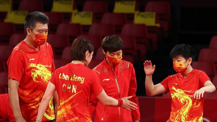 原创国乒3-0夺冠!刘国梁对孙颖莎摸头杀,李隼挥手致谢,陈梦笑开花