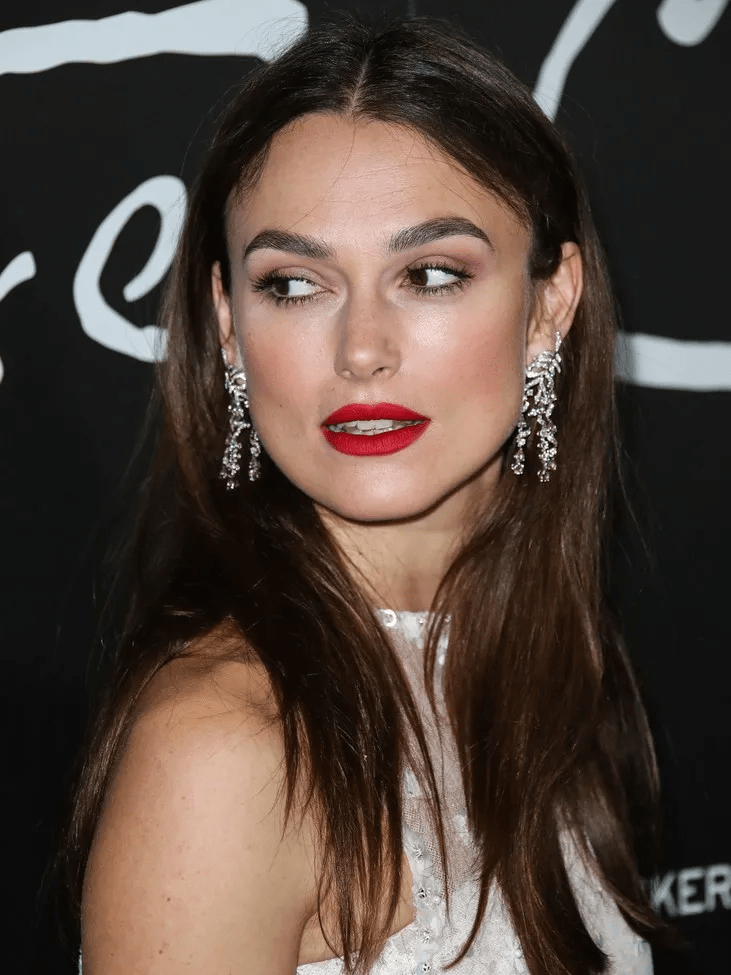 方下巴女孩很美你也是