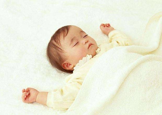 产房|产房内看到二宝的瞬间，我突然哭了：生二胎感觉对不起老大