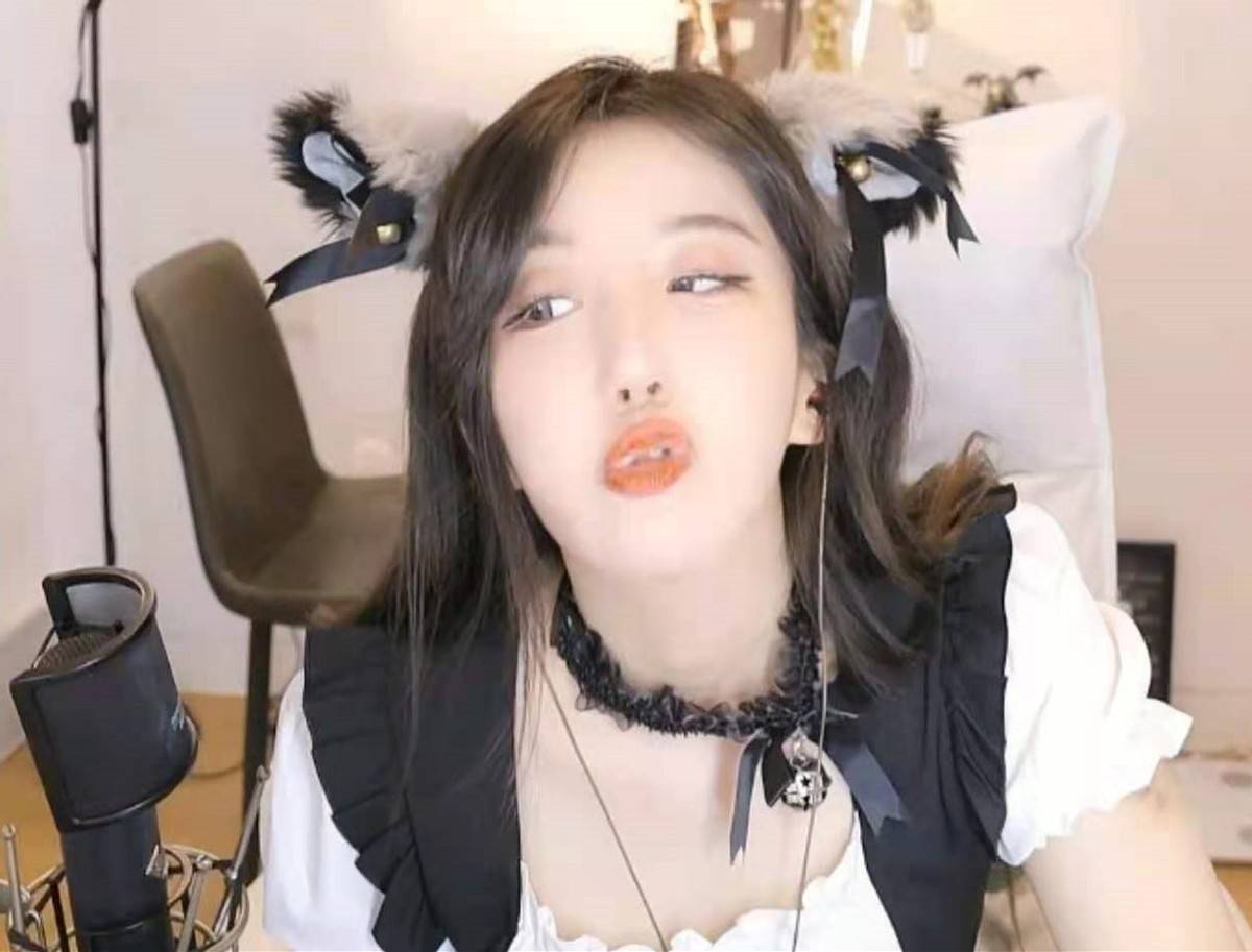 原创斗鱼呆妹儿体验奥特曼新皮肤画风突然跑偏粉丝直言童年被毁了