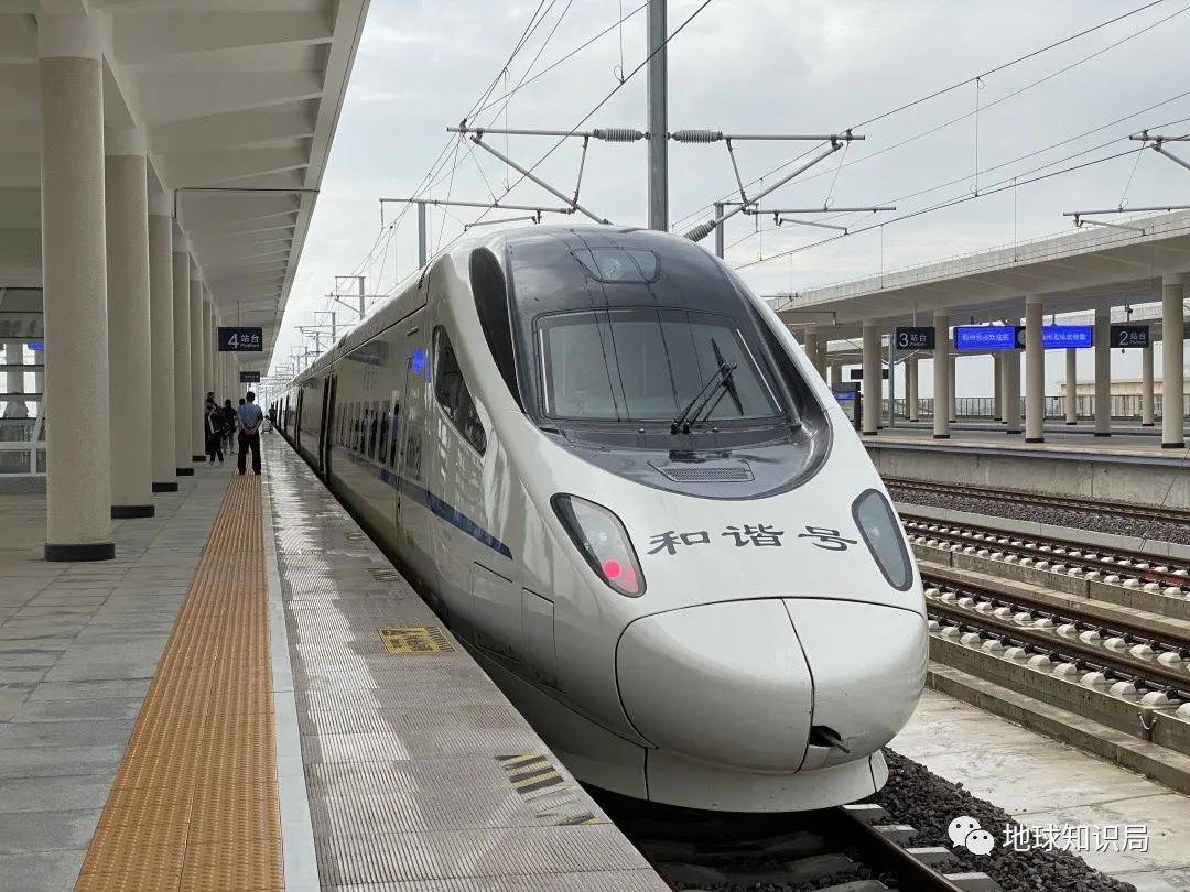 终于开通2021年8月3日8时5分,d7761次和谐号动车组列车驶出锦州北站