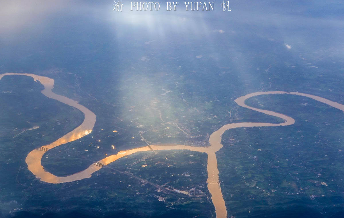 从石家庄飞重庆，在四川上空拍下令人震撼的美景，大家看看是哪？