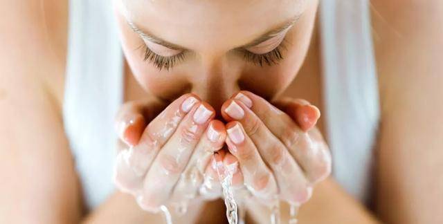 黑头|秋冬洁面怎么选?干净水润不紧绷买它就对了