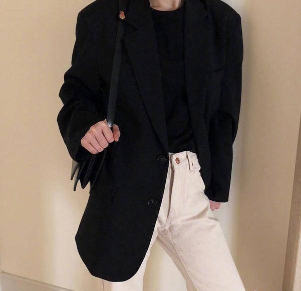 程度|微胖女性也能穿出曼妙身姿，选这几款大衣准没错，修饰迷人身材