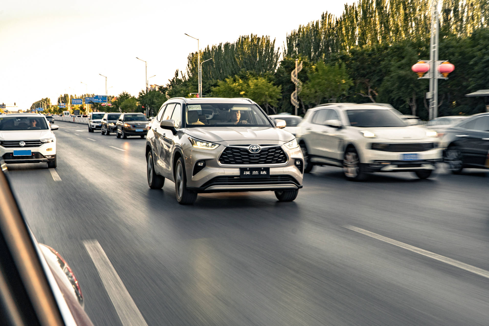 0t涡轮增压换成2.5l混动之后,汉兰达的动力会不会变"肉"?