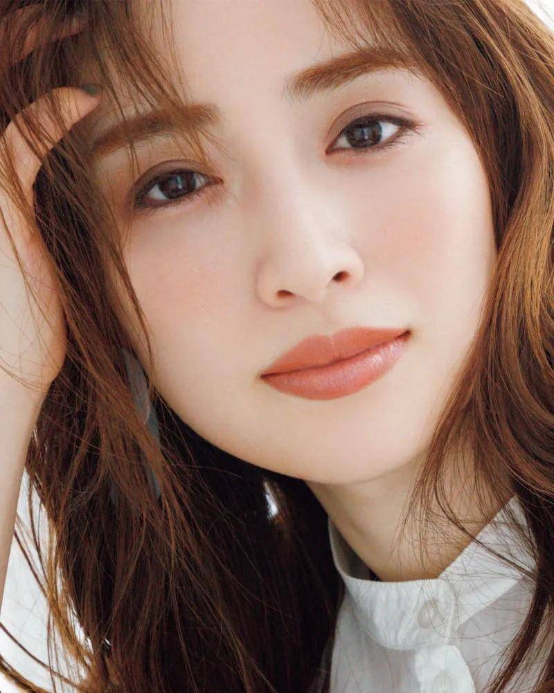 主妇|建议中年女人，少穿黑裤子！跟着日本主妇这样穿，优雅好看不老气