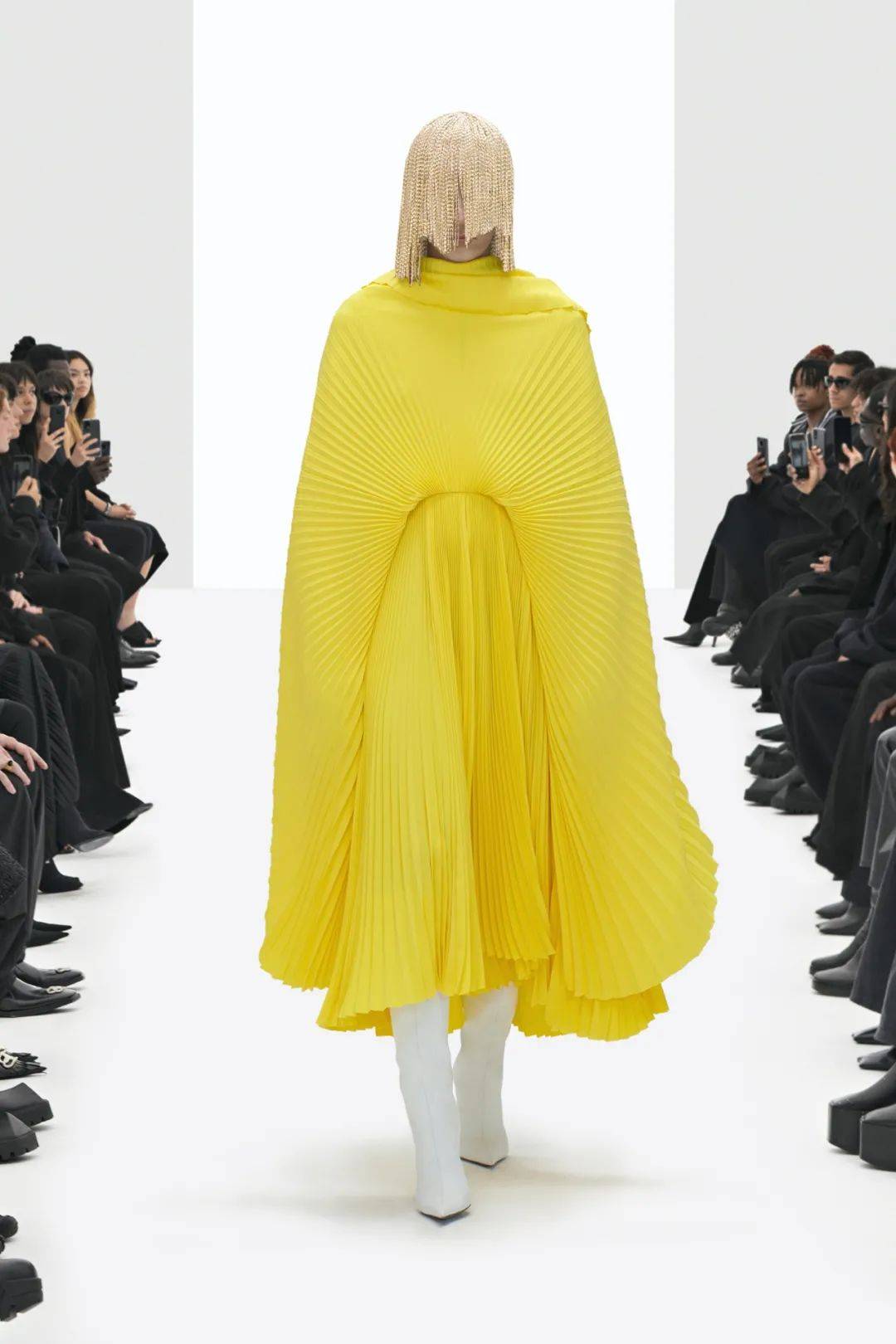 个性|你的肩膀可以有多酷？Balenciaga2022春夏成衣