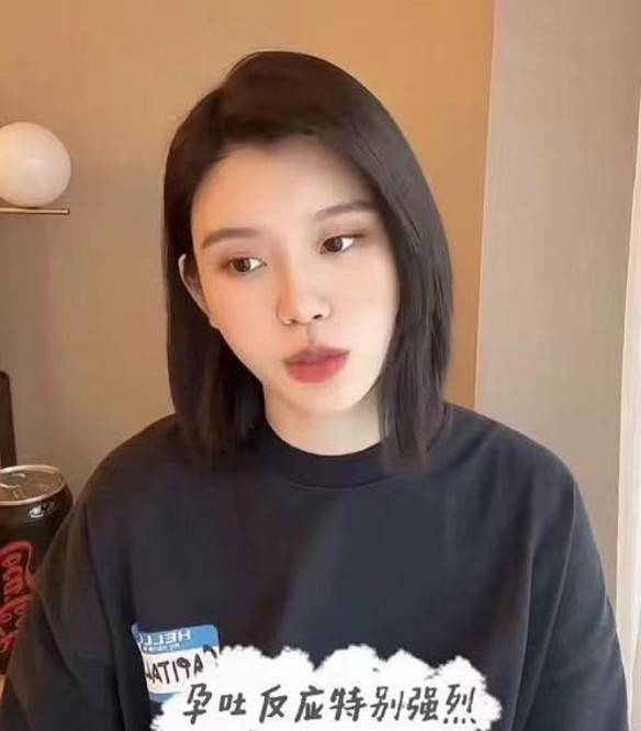 何猷君|奚梦瑶短发出镜，自曝怀二胎孕吐强烈去看中医，被猜测怀的是女孩！