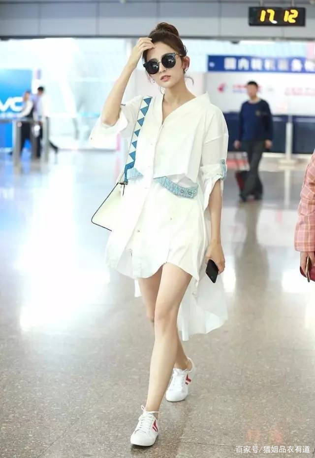 显得|难怪萧亚轩可以“收割男神”，衬衫裙外裹半身裙，姐姐太会打扮了