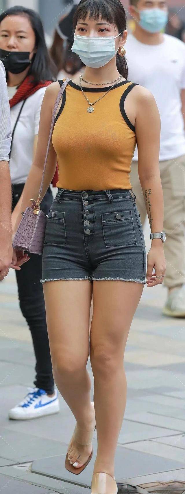 相片|她最迷人的就是典型的梨形身材，纤细修长，曲线感十足