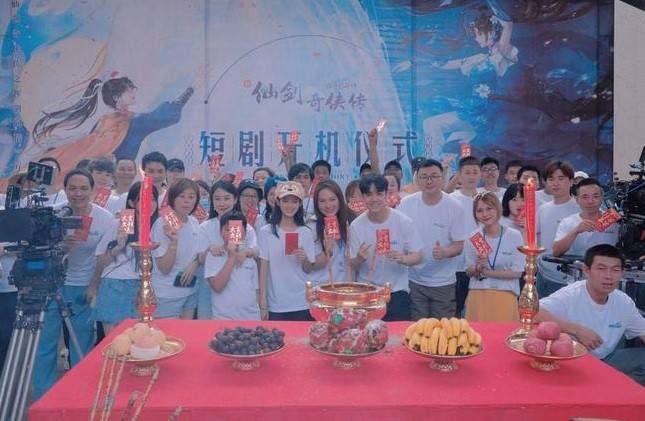 李逍遥|颠覆回忆的新仙剑短剧！灵儿妹妹越来越幼，逍遥哥哥成了穿越者