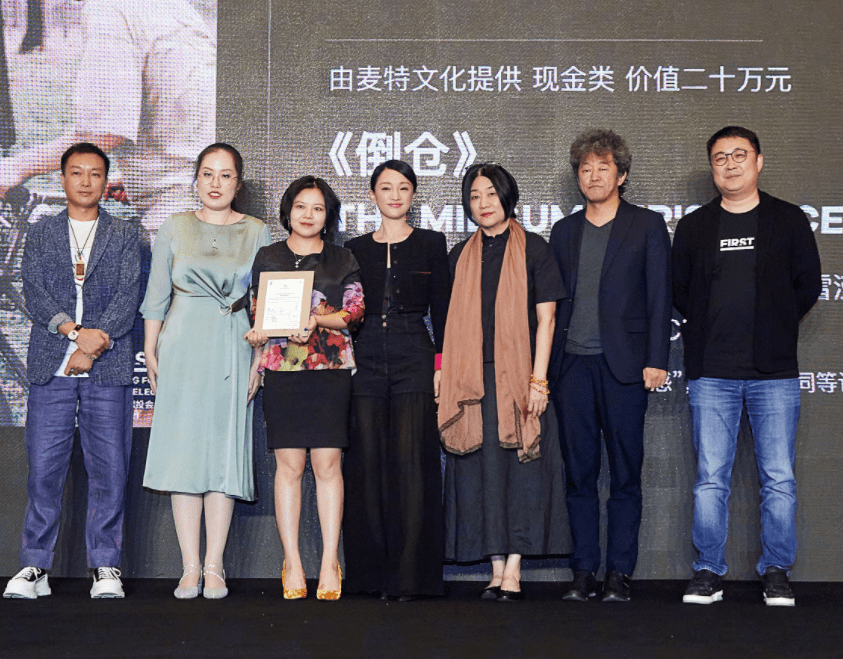 一身|周迅这高级感真让人服气,穿牛仔短裤下面拼薄纱,意外灵动又优雅