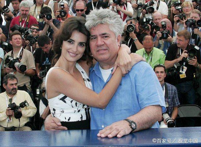 哈维尔·巴登|阿汤哥和麦康纳都曾拜倒在她裙下，老公是西班牙男神，如今怎样了？