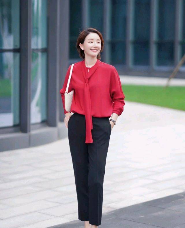 颜色|红色服装虽然很张扬，但只要穿对了，不仅吸睛还很惊艳
