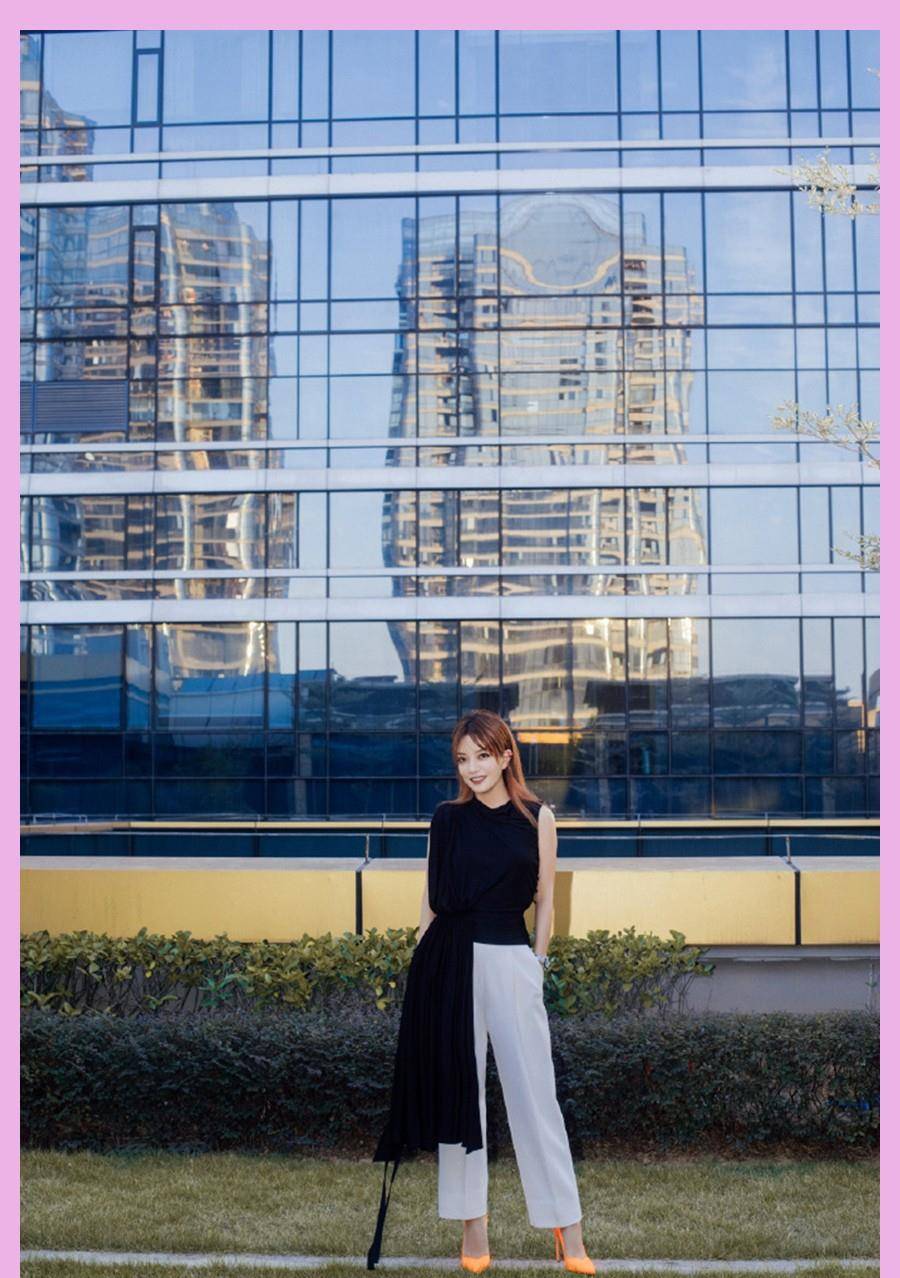 金发|赵薇与黄晓明同框，黄晓明P图太狠认不出！赵薇金发红唇真优雅
