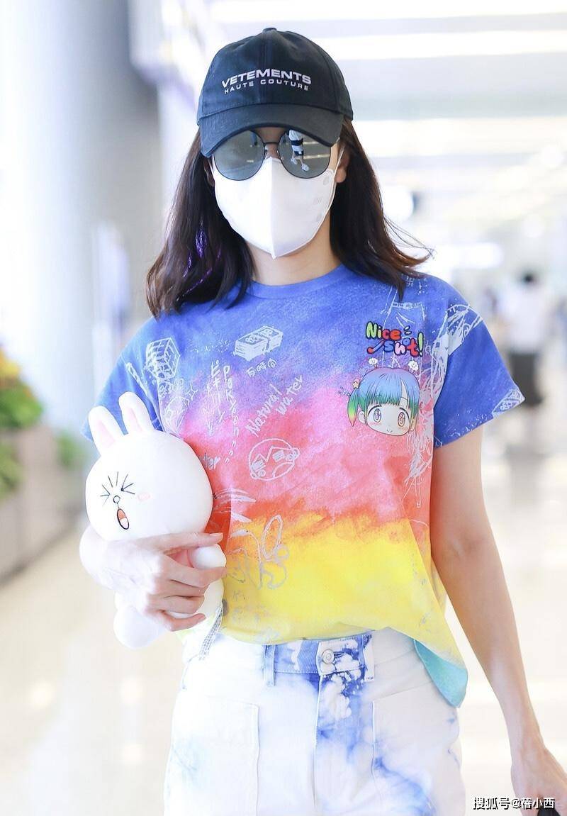 国际|论气质我只服宋佳，穿搭好像不用花心思，随意套上就是美出国际范