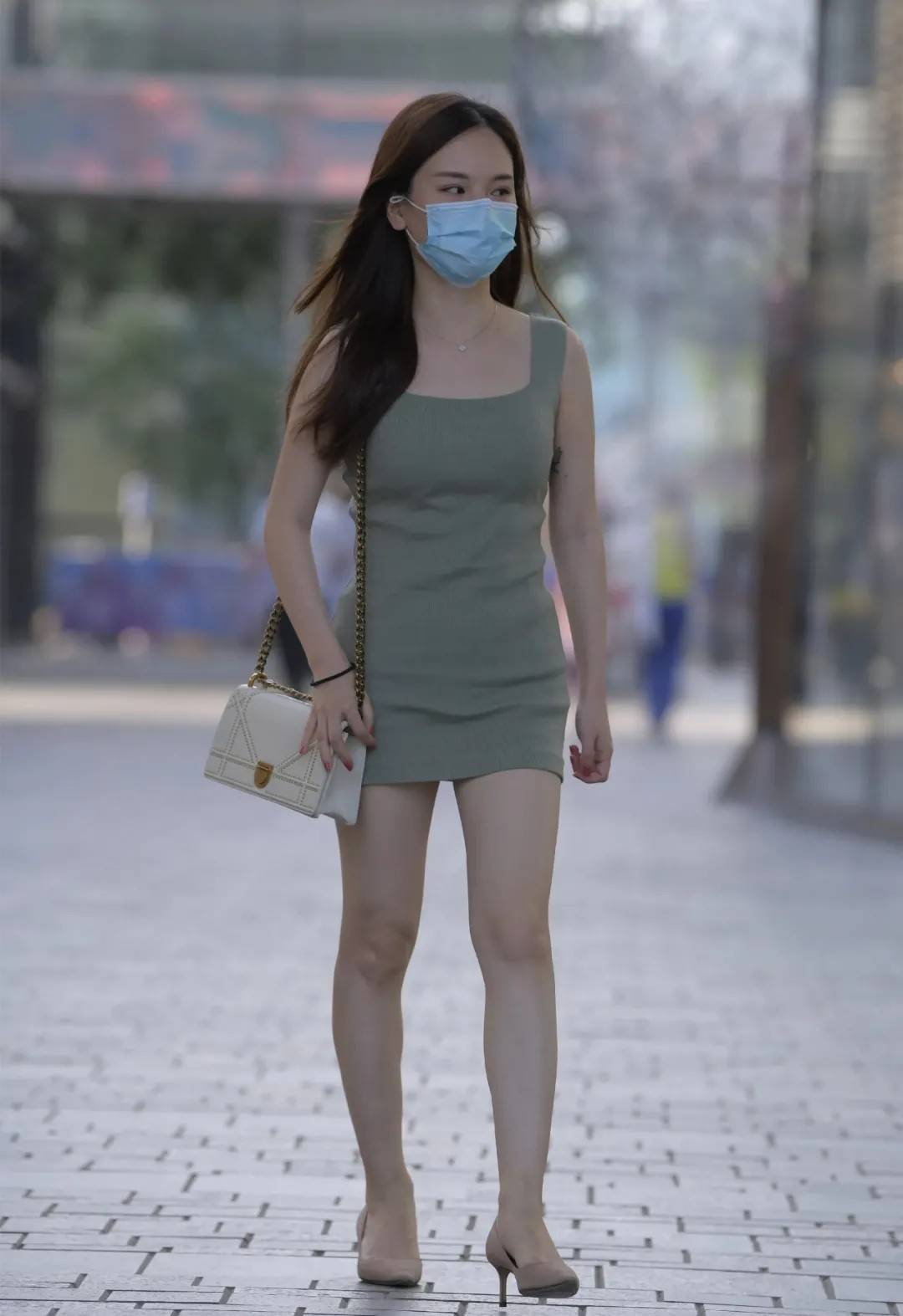 样式|时尚有型的高跟鞋，搭配修身连衣裙，温柔迷人又显气质