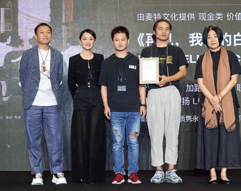 一身|周迅这高级感真让人服气,穿牛仔短裤下面拼薄纱,意外灵动又优雅