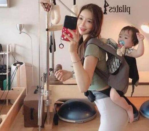 因为|90后辣妈凭照片意外走红，“马甲线”清晰可见，网友：太自律了