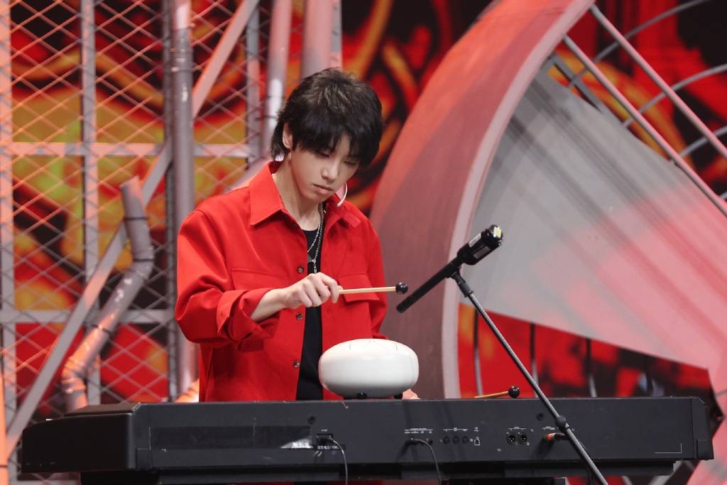 清醒|华晨宇深度访谈：特立独行，却也清醒而无畏