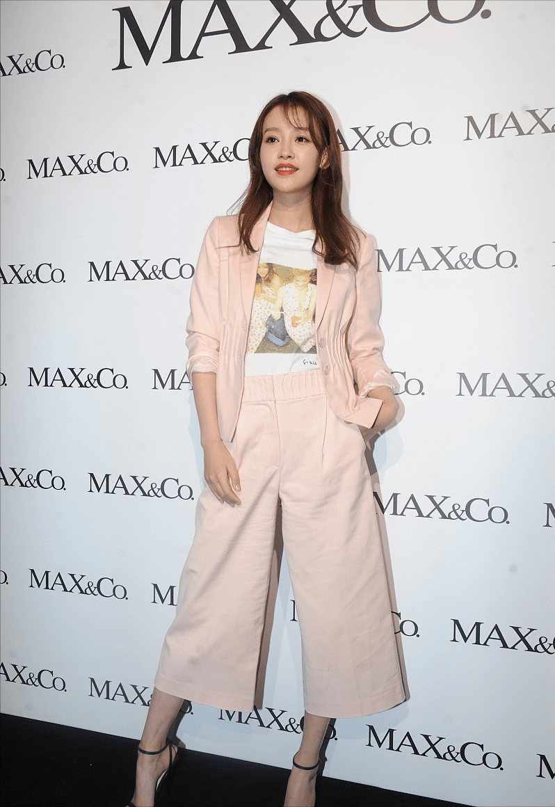 形象|王京花没选错儿媳妇，孙怡穿短裤都挺有魅力，八分三分随意变换