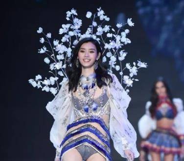 因为|奚梦瑶怀二胎容貌焦虑，大方晒出两万元睡衣，网友问她是不是炫富