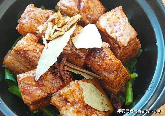 美食|五花肉别再做红烧了,教你个新吃法,五花肉肥而不腻,入口即化