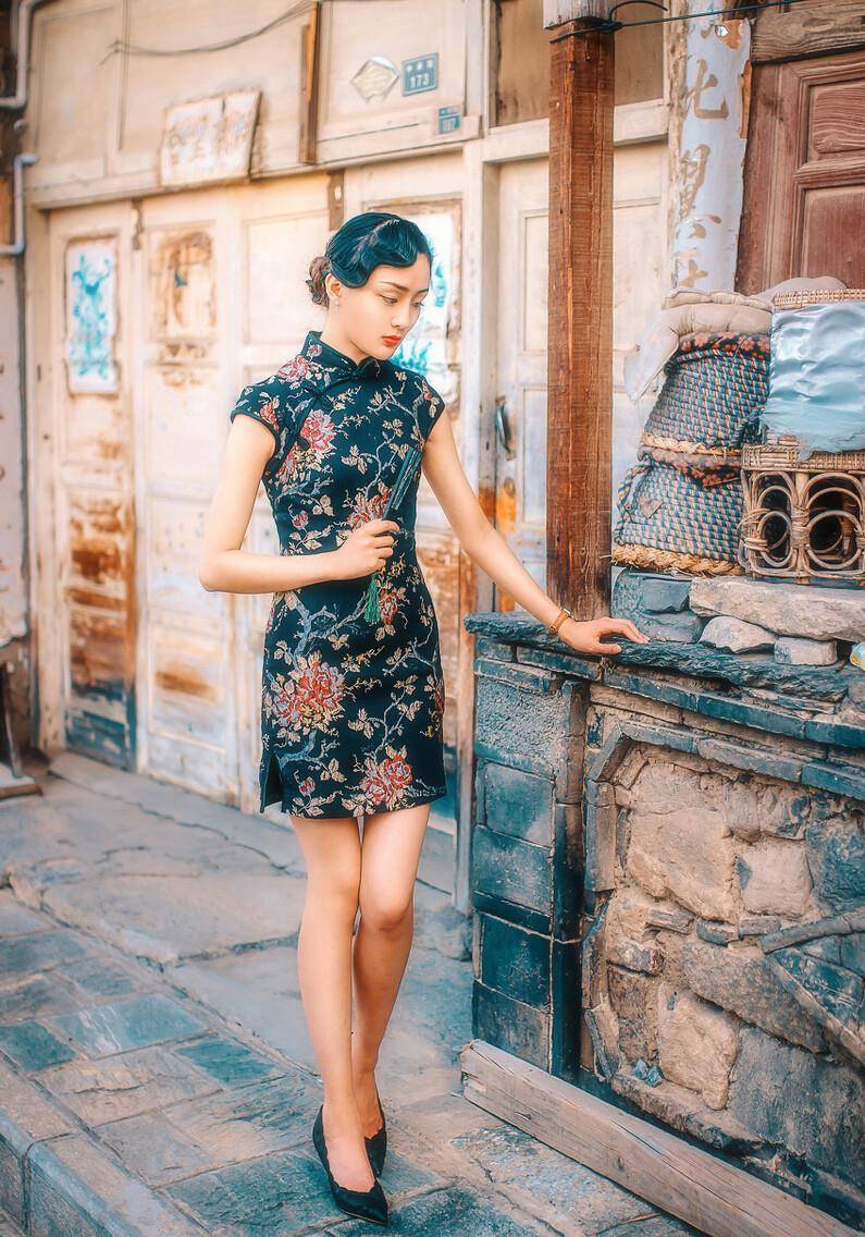 身材|60岁的陈冲不服老 穿印花旗袍走中国风“过山车”身材不简单