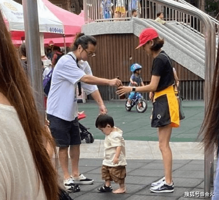 老公|38岁陈意涵挺孕肚打球，肚子圆滚四肢纤细，认真运动后一脸轻松