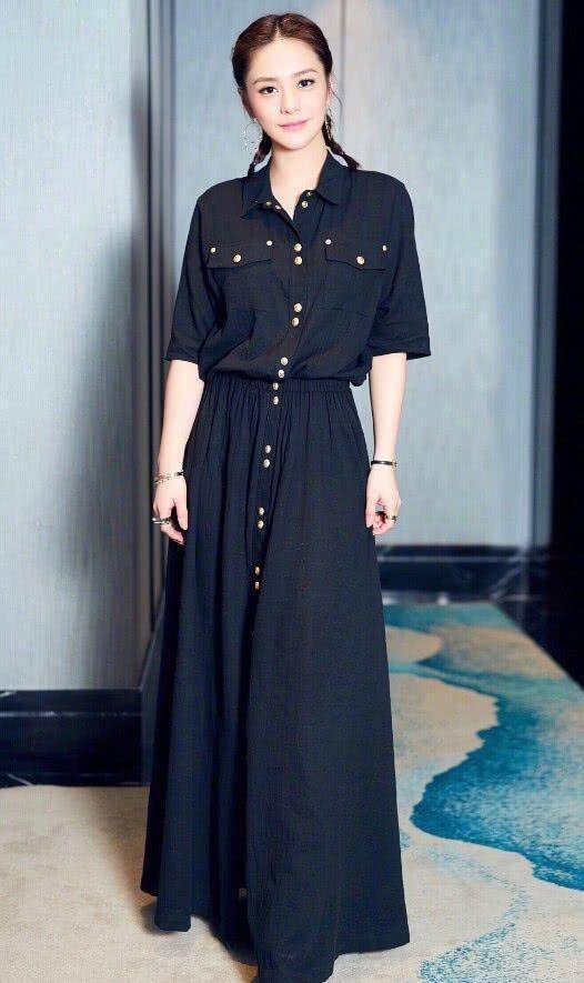 黑色|阿娇胖出了“阿姨味”，机场穿衣松垮不太美，阿Sa仍然敢秀小蛮腰