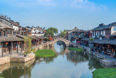 上海90公里处的古镇，是我国首批历史文化名镇，景色极美适合游玩