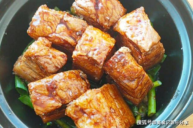 美食|五花肉别再做红烧了，教你个新吃法，五花肉肥而不腻，入口即化