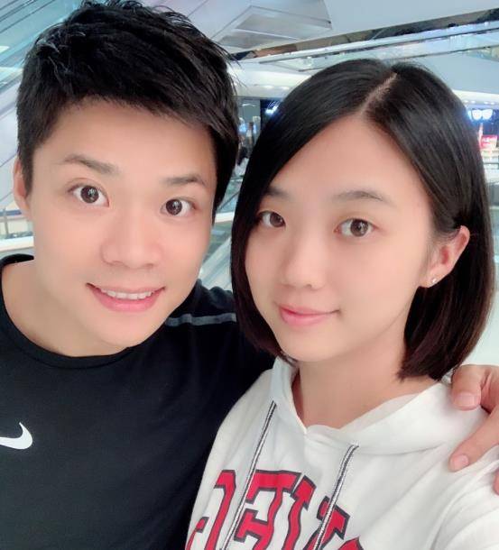 生活|亚洲人的骄傲苏炳添，是个温柔暖男，一家三口亲子装好温馨