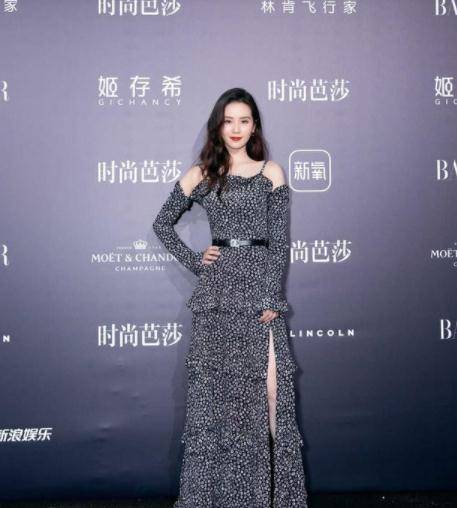 黑色|刘诗诗真的太温柔了，穿碎花长裙显知性美，吴奇隆真是好眼光